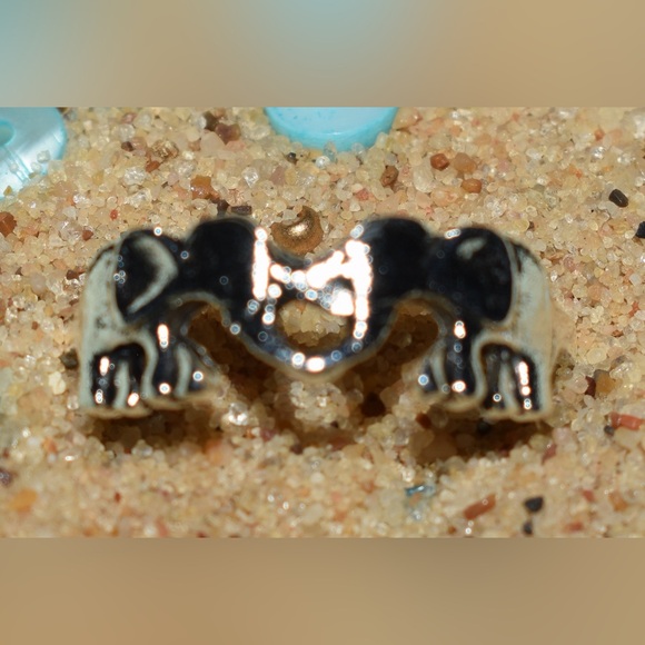 Linked Elephants Ring - Picture 1 of 3